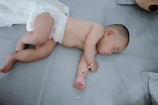 鹤岗宝宝肠胀气的症状